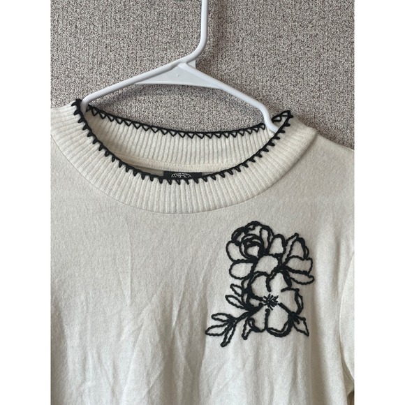 Bobeau Cream Floral Applique Long Sleeve Sweater Top‎ Women's Size M - Picture 4 of 7